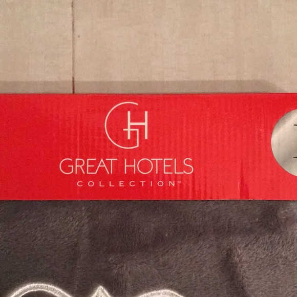 Brand new great hotels monogram plush throw - Picture 2 of 4